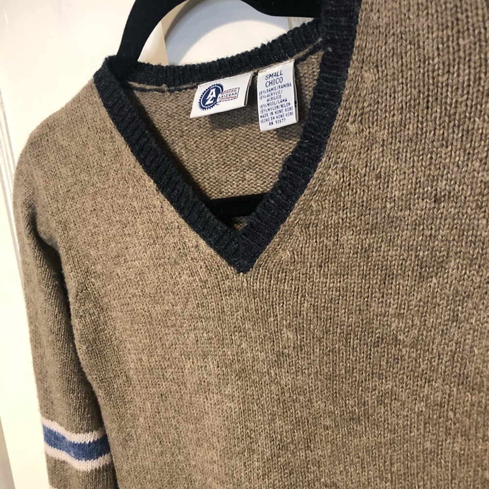 V-neck sweater - Picture 4 of 4